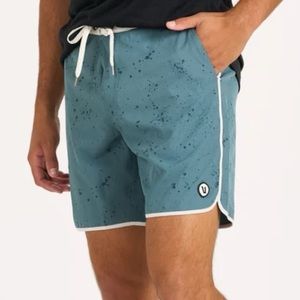 Vuori Cruise Boardshorts in Steel Blue Splatter Size 38 V314 Stretch Swim Trunks
